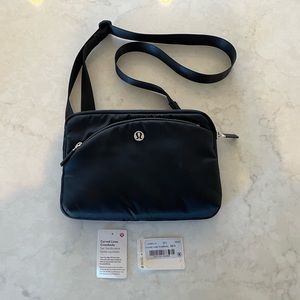 Lululemon curved lines crossbody